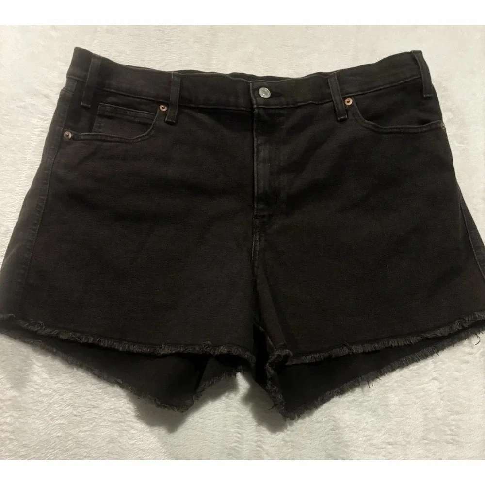 Levi's Signature Women's High-Rise Shorts‎ Heritage 18x34 Black Cutoff Raw Hem
